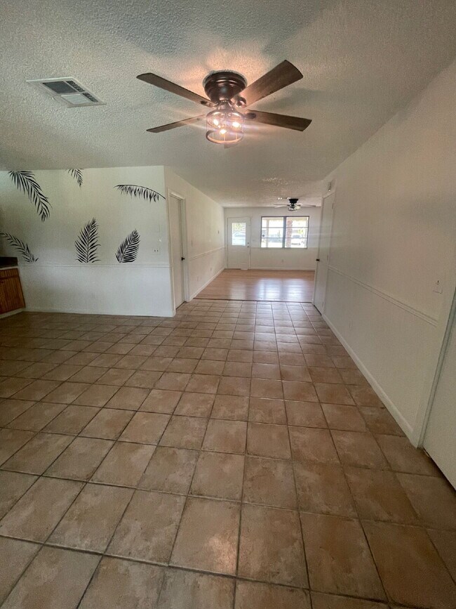 Building Photo - 3/2 Pool Home in St. Cloud, Florida