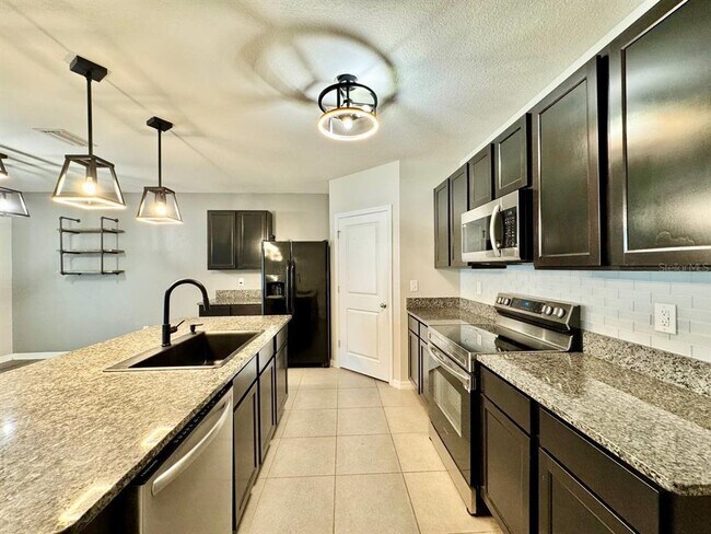 Building Photo - 10626 Park Meadowbrooke Dr