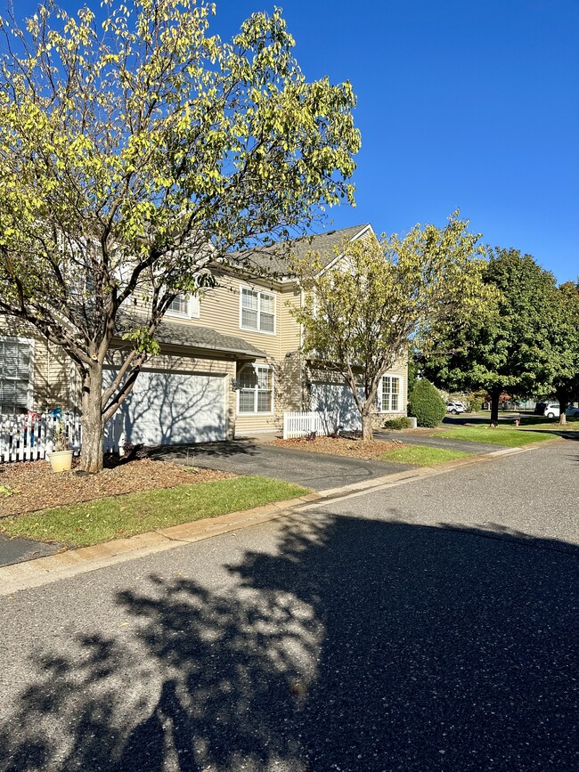 Building Photo - Shoreview Townhome