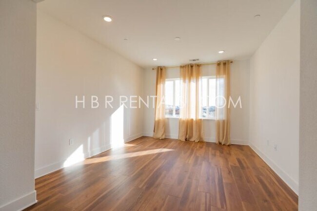 Building Photo - Spacious 4-Bedroom Haven with 4 Full Baths in Lathrop – 3,200 Sq. Ft. of Comfort and Style!