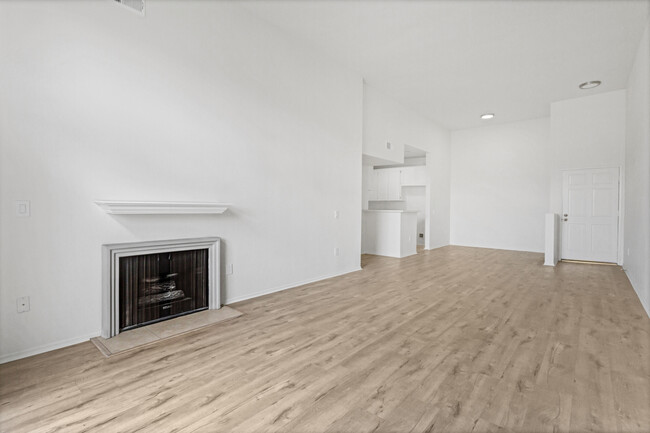 Building Photo - 10823 Hortense St
