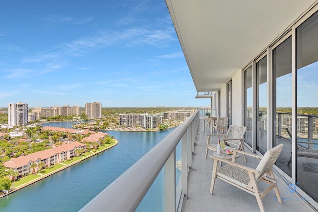 Building Photo - 4010 S Ocean Dr