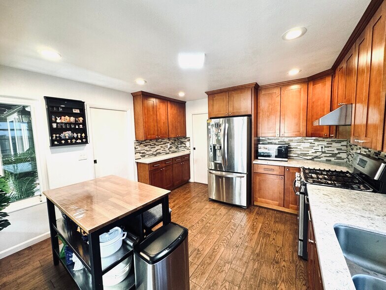 Building Photo - 7079 Martwood Way