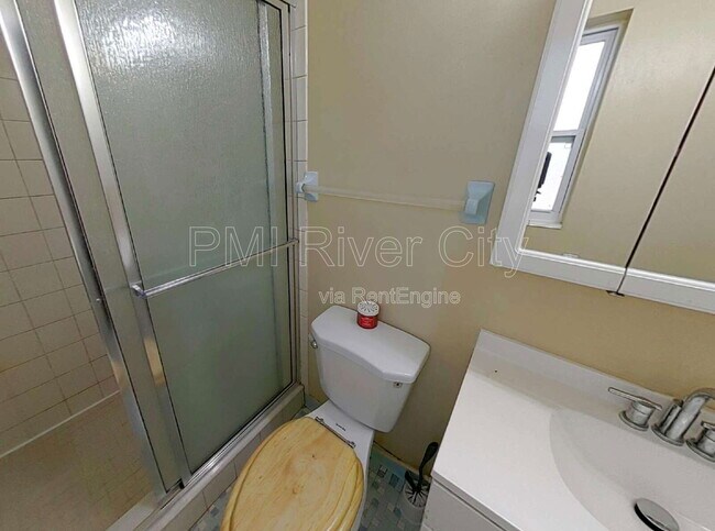 Building Photo - 7819 Lisa Dr E