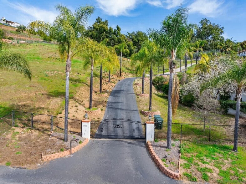 Building Photo - 2908 Lakemont Dr