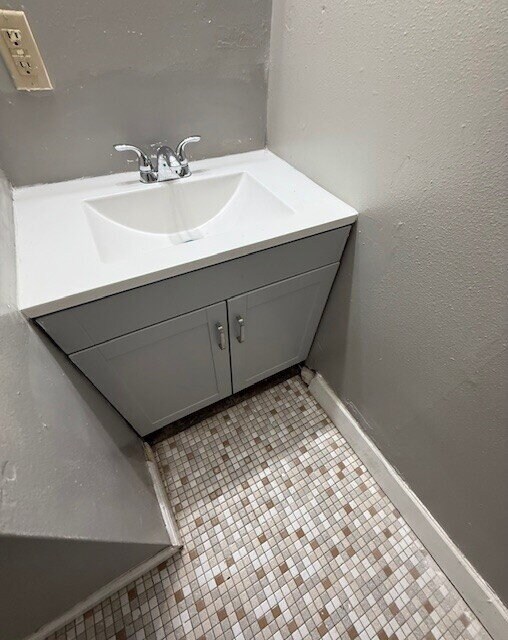 Building Photo - Charming 2-Bedroom Apartment with Water Included!