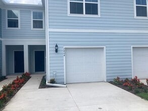 Building Photo - 2800 Bright Bird Ln