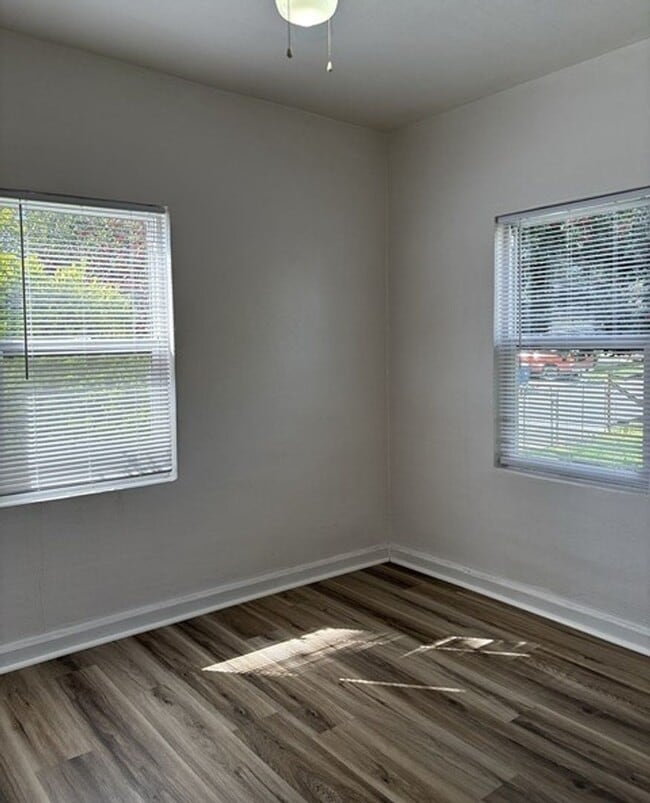 Building Photo - 2Bd/1Ba Single Story House - Available to View!