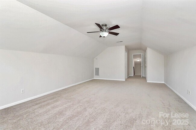 Building Photo - 2108 Oakcliffe Ct