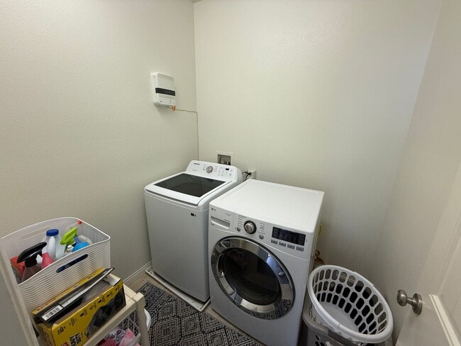 Building Photo - Charming 3-Bedroom Home in Gated Canyon Co...