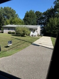 Building Photo - 465 Trombley Rd