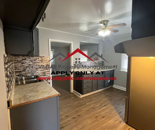 Building Photo - Step into comfort and convenience with this spacious 3-bedroom, 1-bathroom single-family home des...