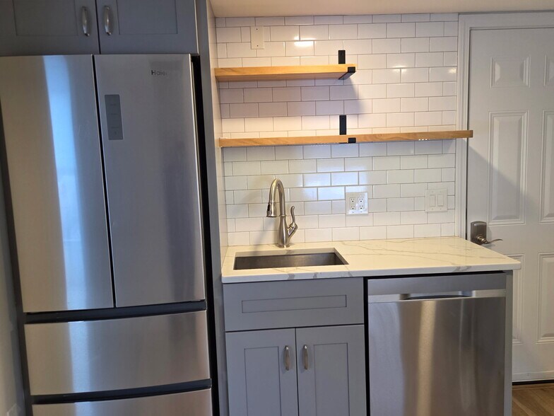 Building Photo - 56 Ellington Ave