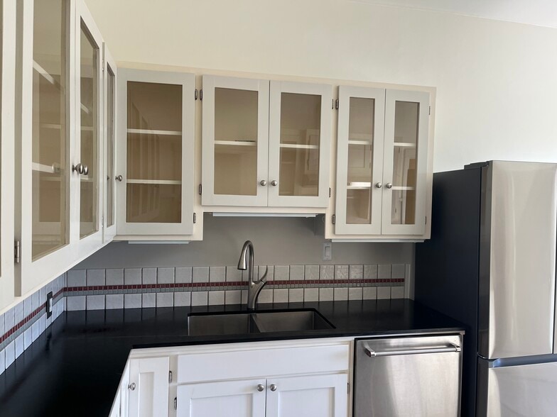 Kitchen - 305 Mission St