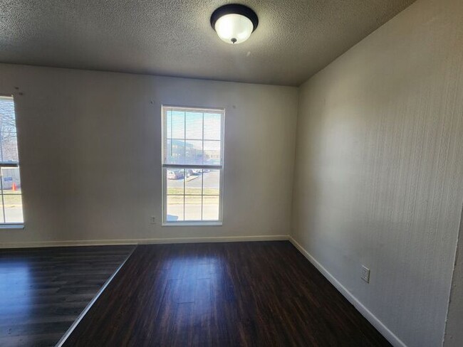 Building Photo - 2 Bedroom Apartment in Brazil