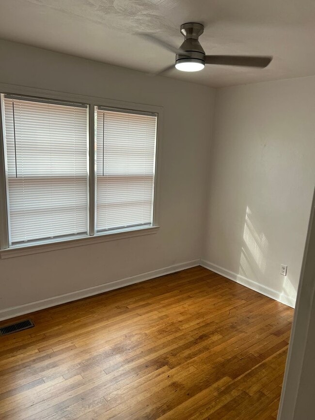 Building Photo - 11 Markham Dr