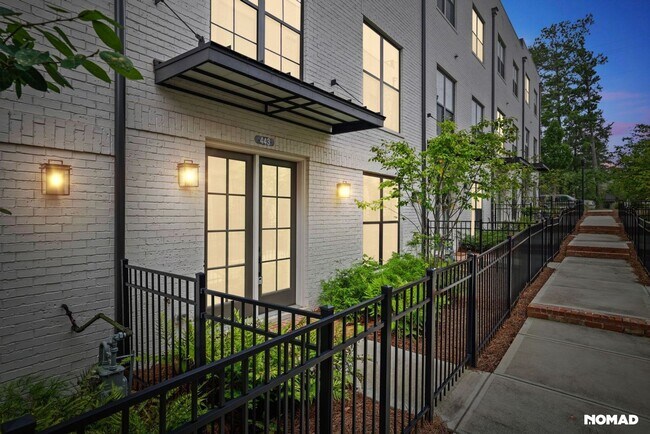 Building Photo - Stunning 4BR Townhome in Alpharetta