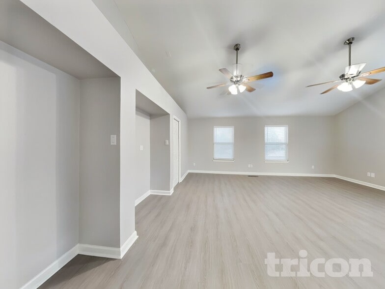 Building Photo - 9800 Denali Rd NE