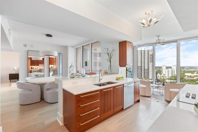 Building Photo - 333 Las Olas Way