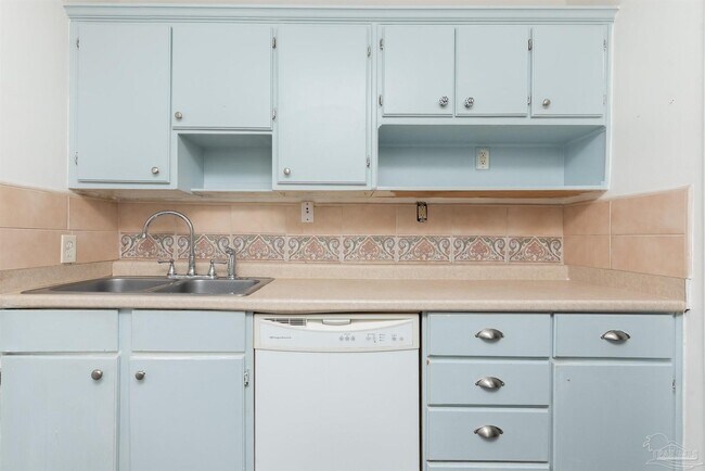 Building Photo - 802 Rue Max St