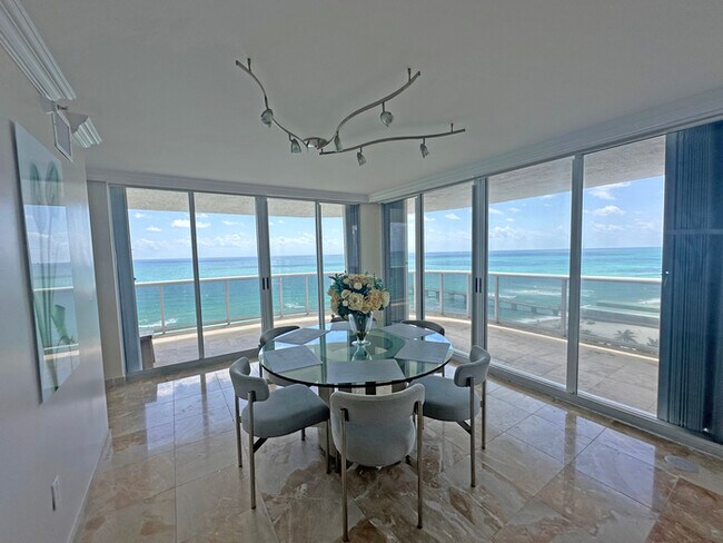 Building Photo - Stunning furnished 3-bedroom, 3-bathroom c...