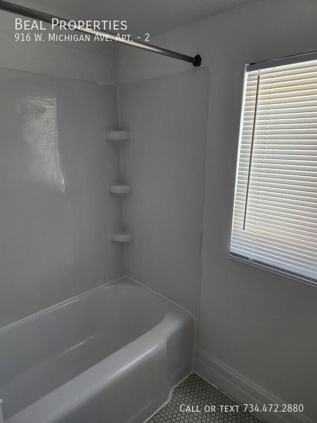 Building Photo - 916 W Michigan Ave