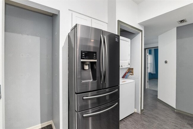 Building Photo - 9127 SW 52nd Ave