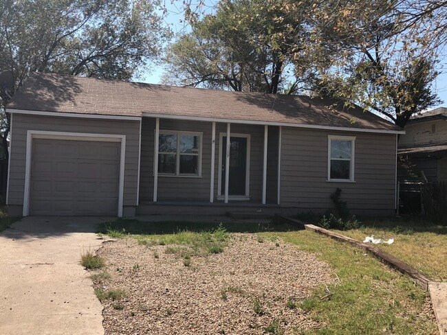 Building Photo - 3 Bedrooms 2 Baths 1 Car Garage Walking Distance to Palo Duro High