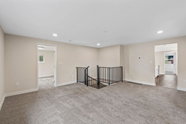Building Photo - 3 BEDROOM, 3 BATH+ BONUS ROOMS ON RANCH IN...
