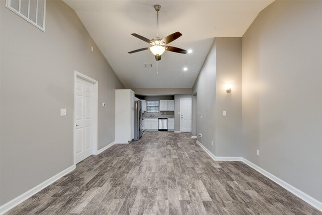 Building Photo - 3491 Balboa Cir