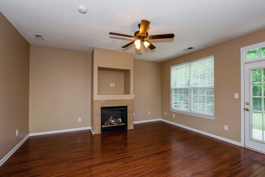 Building Photo - 12132 Old Willow Rd