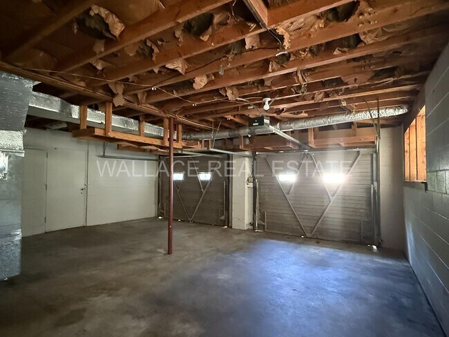 Building Photo - 4 BEDROOM HOUSE IN KINGS GATE SUBDIVISION ...