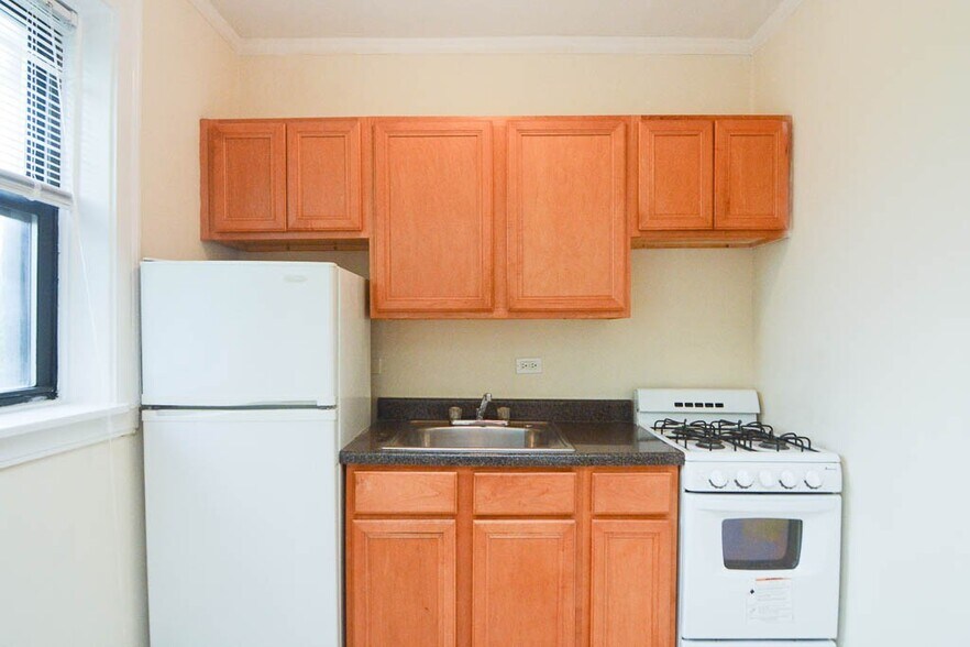 Building Photo - 4349 N Damen Ave