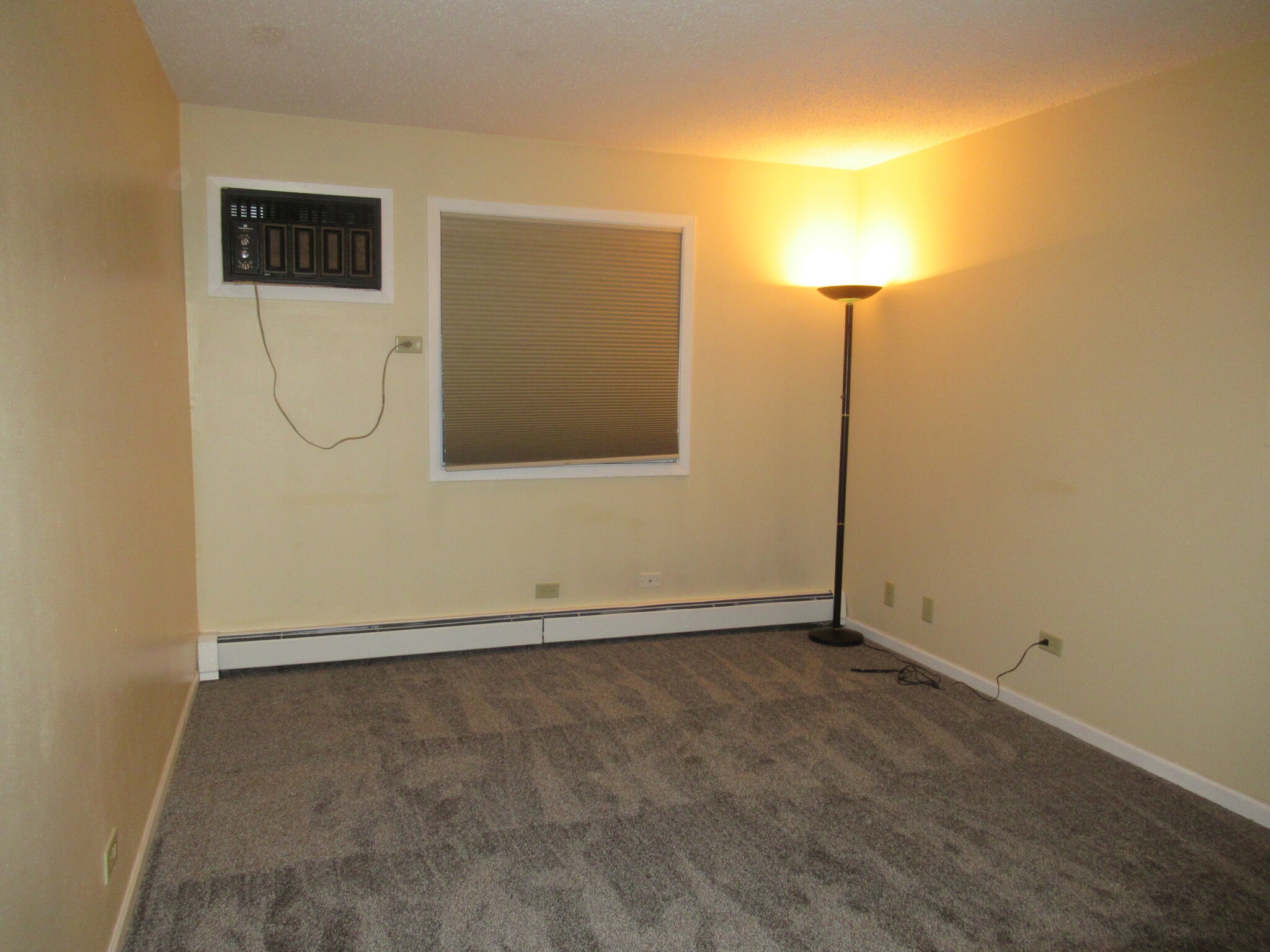 Building Photo - 9 Cedar Ct