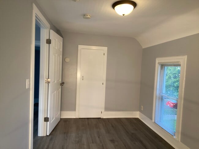 Building Photo - 834 4th St NW