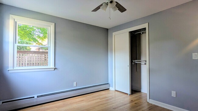 Building Photo - Hamden first floor apartment