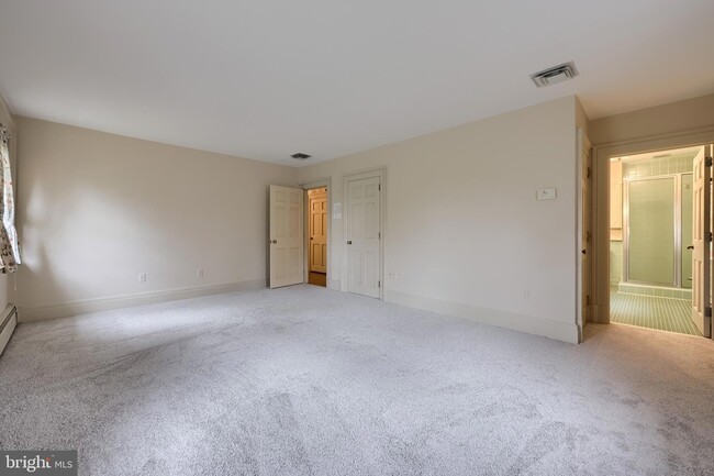 Building Photo - 226 E Caracas Ave