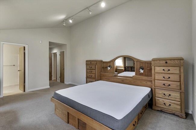 Building Photo - Tons of Space l Great Schools l Prime Sili...