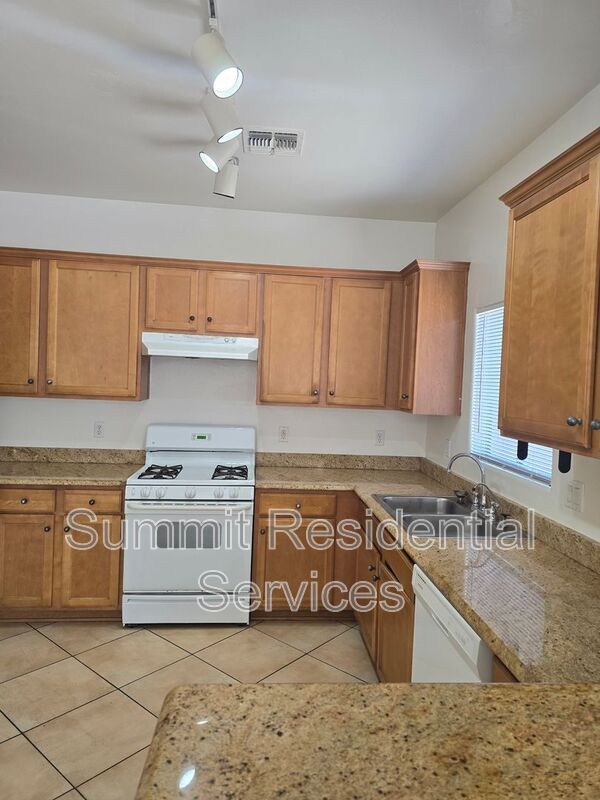 Building Photo - 3569 Drexel Manor Stra