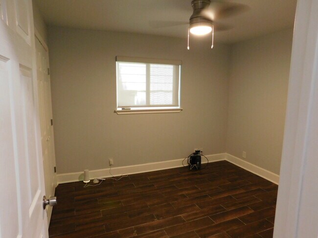 Building Photo - 3606 Lakefield St
