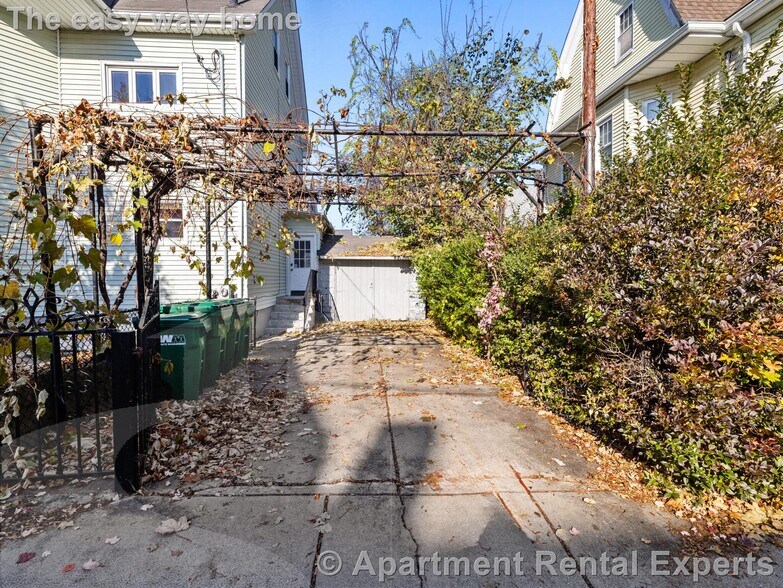 Building Photo - 42 William St