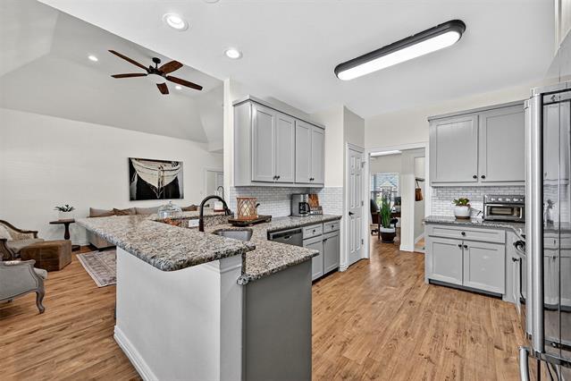 Building Photo - 38 Lone Oak Blvd