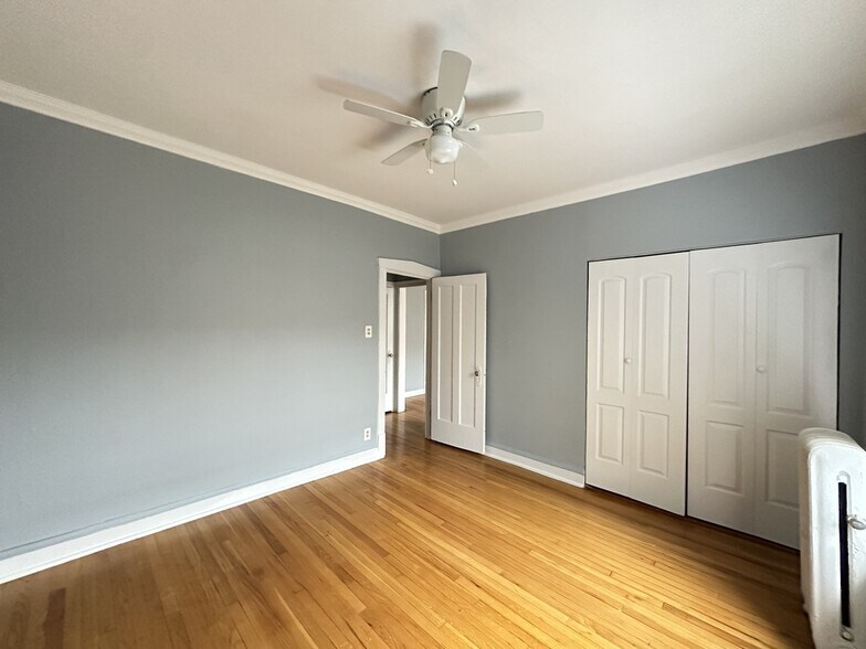 Building Photo - 1321.5 W Estes Ave