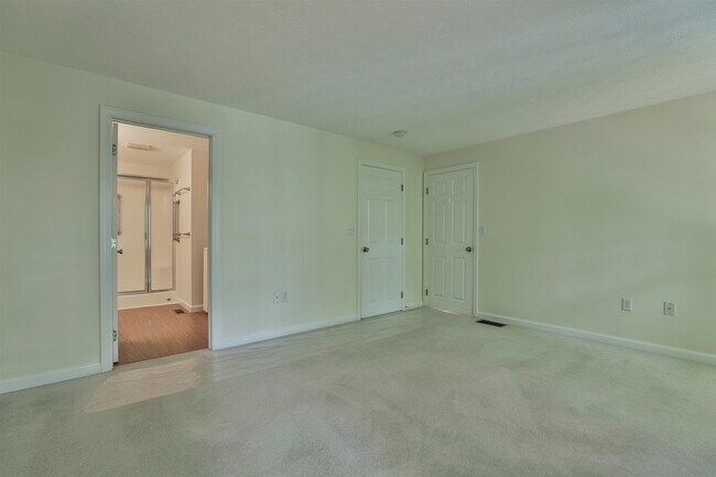 Building Photo - 4 Myopia Ln