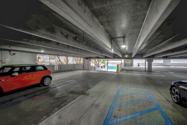 Building Photo - 630 S Sapodilla Ave