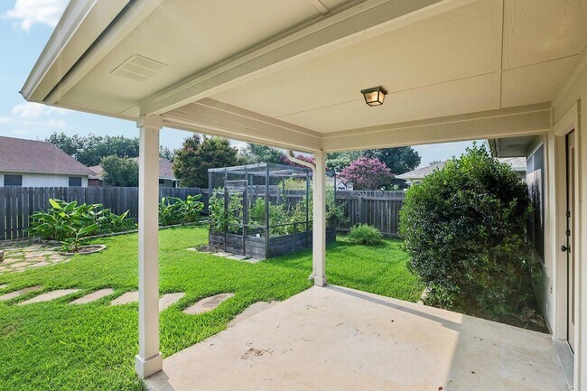 Building Photo - 2656 Bradley Ln