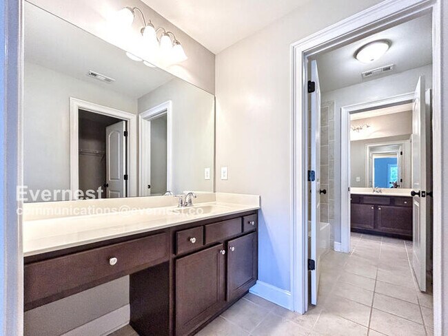 Building Photo - 1070 Windfaire Pl