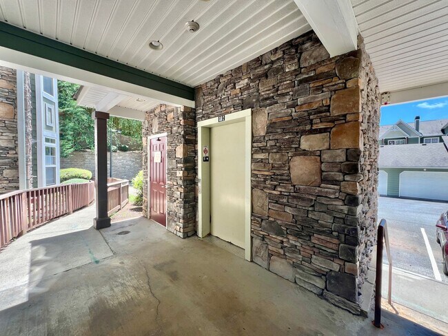 Building Photo - 3-Bed, 2-Bath Condo with Garage! One month...