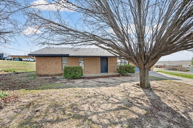 Building Photo - "Charming 3-Bed Home with Spacious Layout in Ft Worth – Aledo School District"