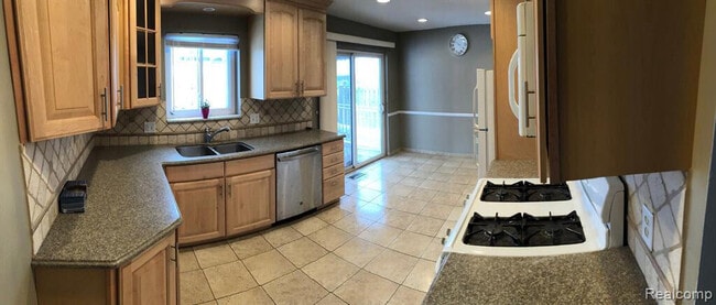 Building Photo - 924 E Windemere Ave